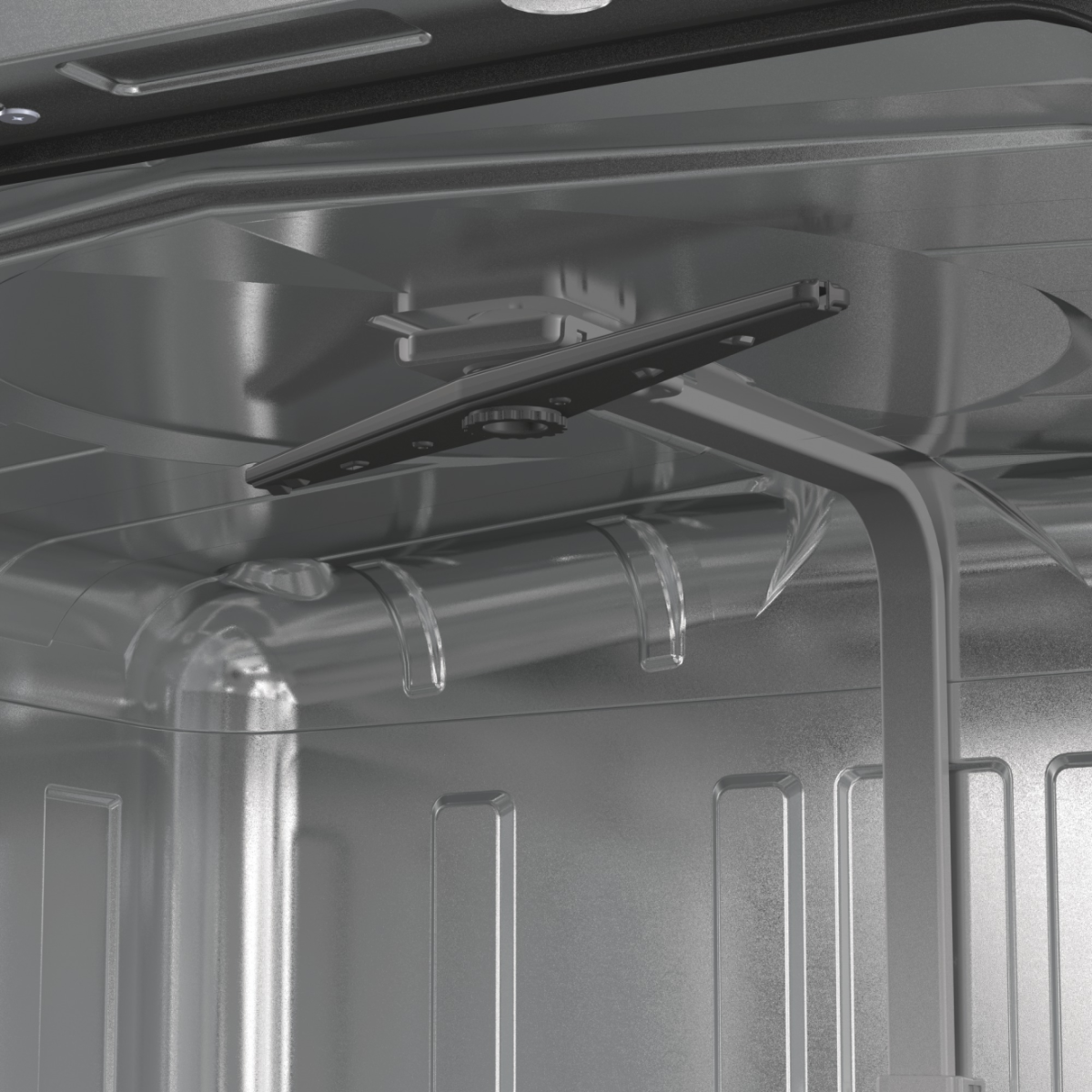 Wnętrze zmywarki. Szare ramię natryskowe i wnętrze z pionowymi liniami. Ramię ma dysze. Wnętrze jest błyszczące.