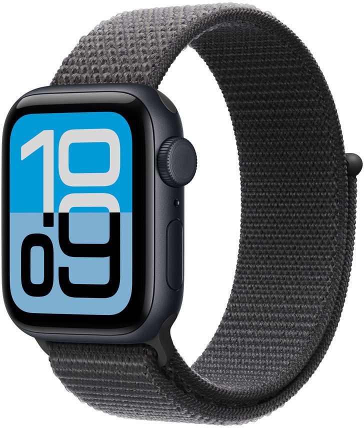 Sötétszürke Apple Watch kék-fehér képernyővel, amely az '10:09' időt mutatja. Az óra szürke szövet szíjjal rendelkezik.