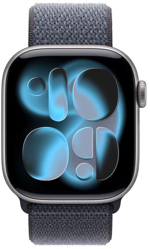 Egy ezüst Apple Watch kék-szürke szövött szíjjal. Az óralap kék és fekete absztrakt dizájnt mutat.