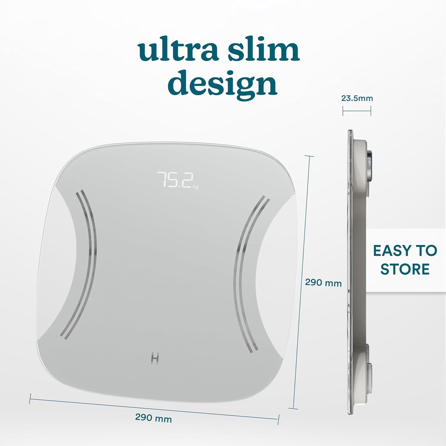 Cyfrowa waga łazienkowa, biała ze srebrnymi akcentami. Wyświetla wagę (75,2 kg). Pokazuje wymiary. Tekst: Ultra smukły design, łatwy do przechowywania.