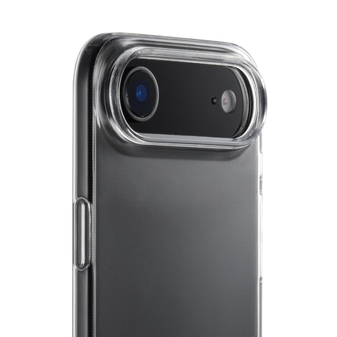 Nahaufnahme der Rückseite eines Smartphones mit klarer Hülle. Sichtbar sind die Kameralinsen und eine strukturierte, graue Oberfläche.