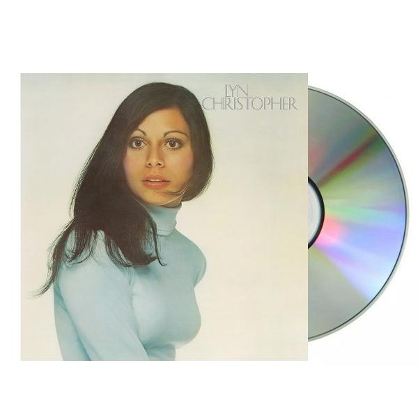 Albumcover von Lyn Christopher. Zeigt eine Frau in hellblauem Rollkragen, eine CD neben dem Cover. Weißer Hintergrund.