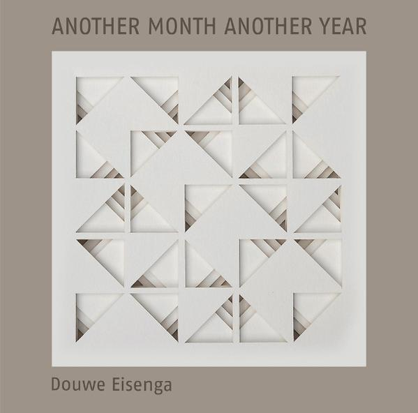Weiße Papierkunst mit geometrischen Ausschnitten, geschichtet, um Tiefe zu erzeugen. Der Text 'ANOTHER MONTH ANOTHER YEAR' steht oben.