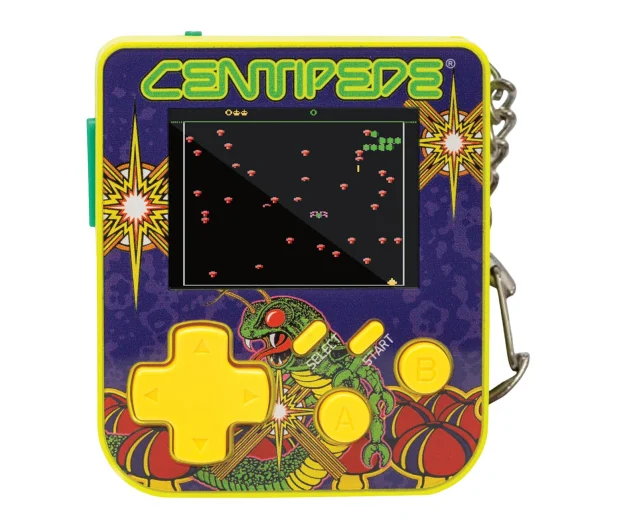 Przenośna gra Centipede. Posiada ekran wyświetlający rozgrywkę, pad kierunkowy, przyciski A i B oraz łańcuch do mocowania.