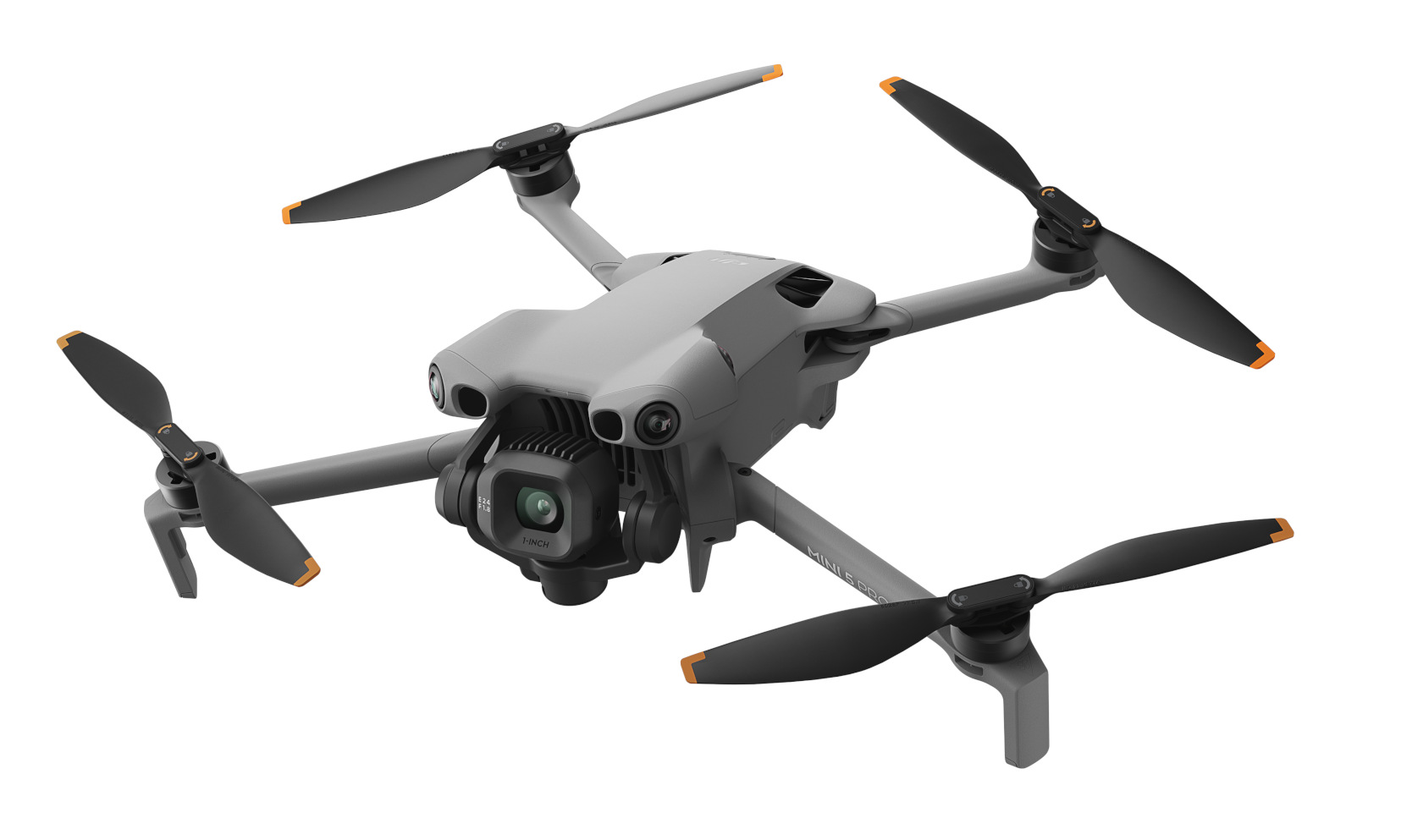 Szary dron z czarnymi śmigłami i pomarańczowymi końcówkami na białym tle. Dron ma kamerę i napis MINI 3 PRO.