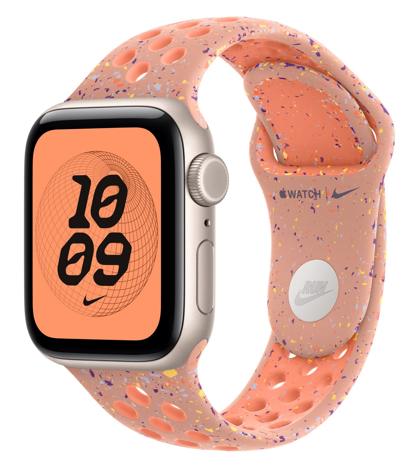 Apple Watch z brzoskwiniowym paskiem i pomarańczową tarczą. Zegarek pokazuje 10:09. Pasek z logo Nike i tekstem Run.