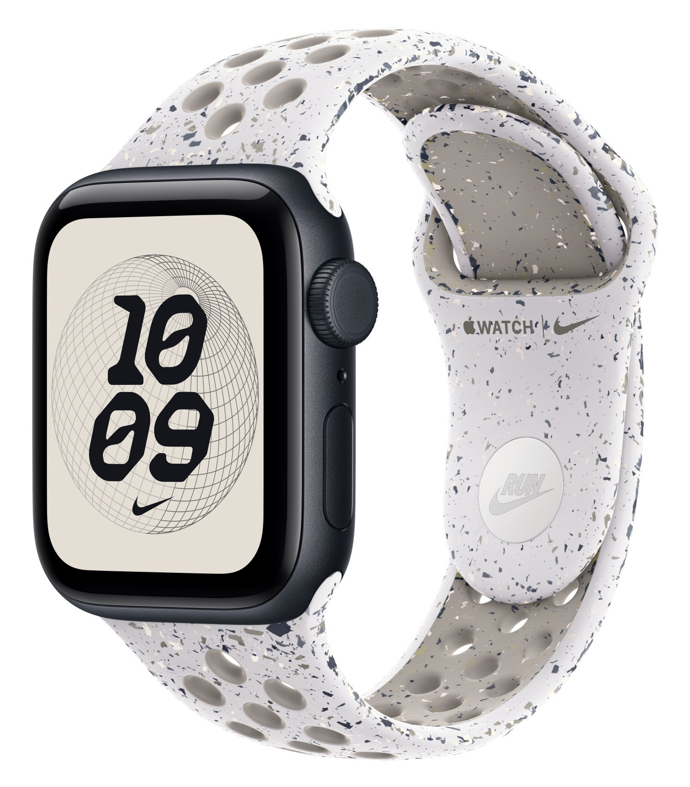 Czarny Apple Watch z biało-nakrapianym paskiem Nike. Tarcza pokazuje 10:09. Logo Nike widoczne na tarczy i pasku.