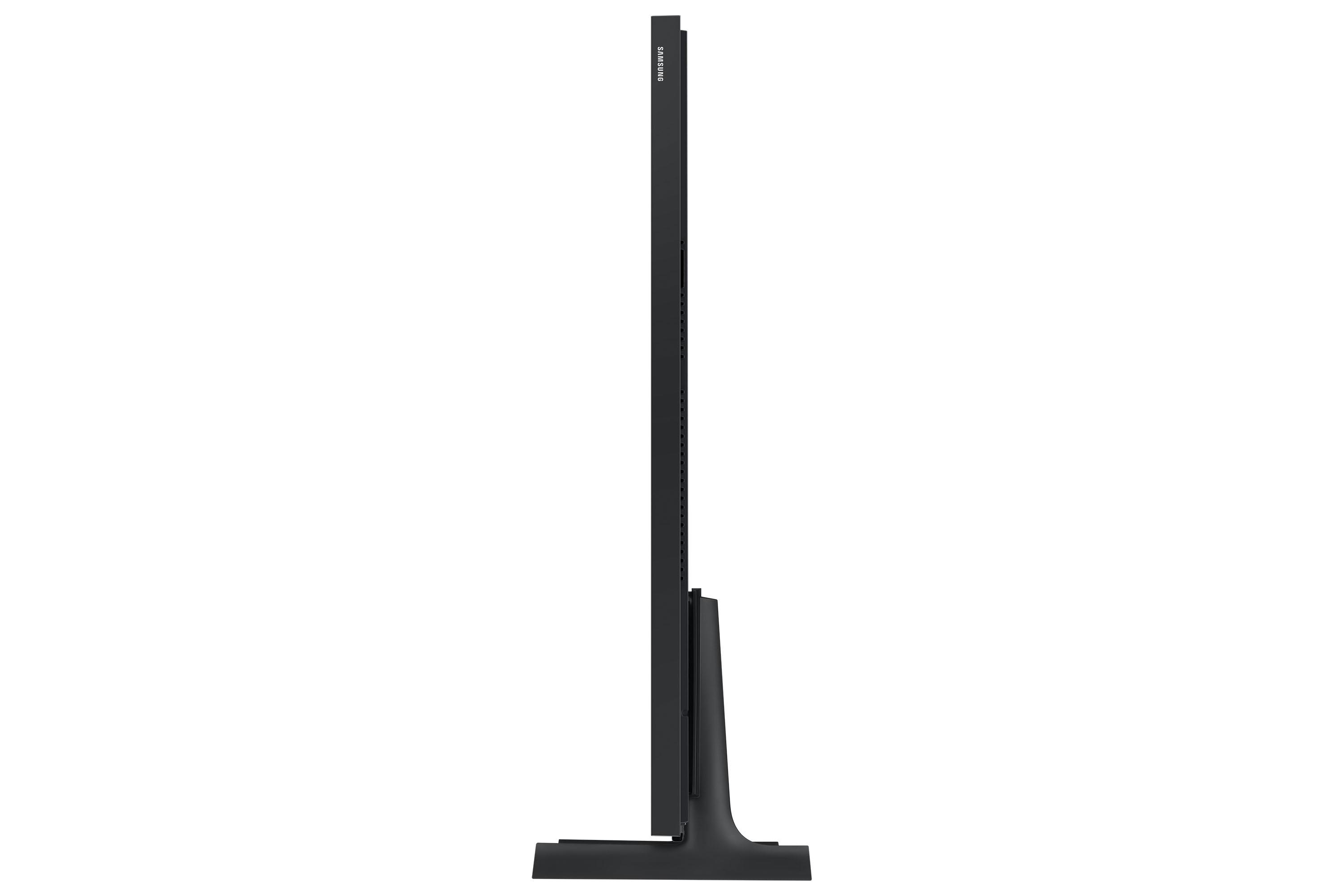 Seitenansicht eines schwarzen Samsung Fernsehers. Er steht auf einem schwarzen Sockel und vor weißem Hintergrund.