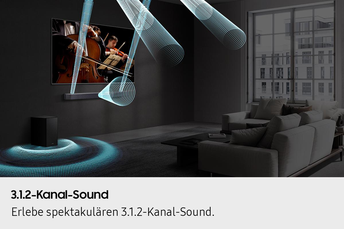 Ein Heimkino-Setup mit einem Fernseher, der eine Cello-Aufführung zeigt, Schallwellen, eine Soundbar und ein Subwoofer werden gezeigt.