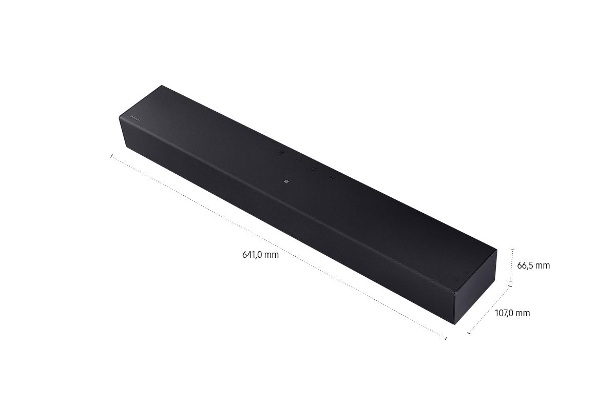 Schwarze Soundbar auf weißem Hintergrund. Abmessungen: 641,0 mm, 66,5 mm, 107,0 mm. Oberseite mit Knöpfen und Text.