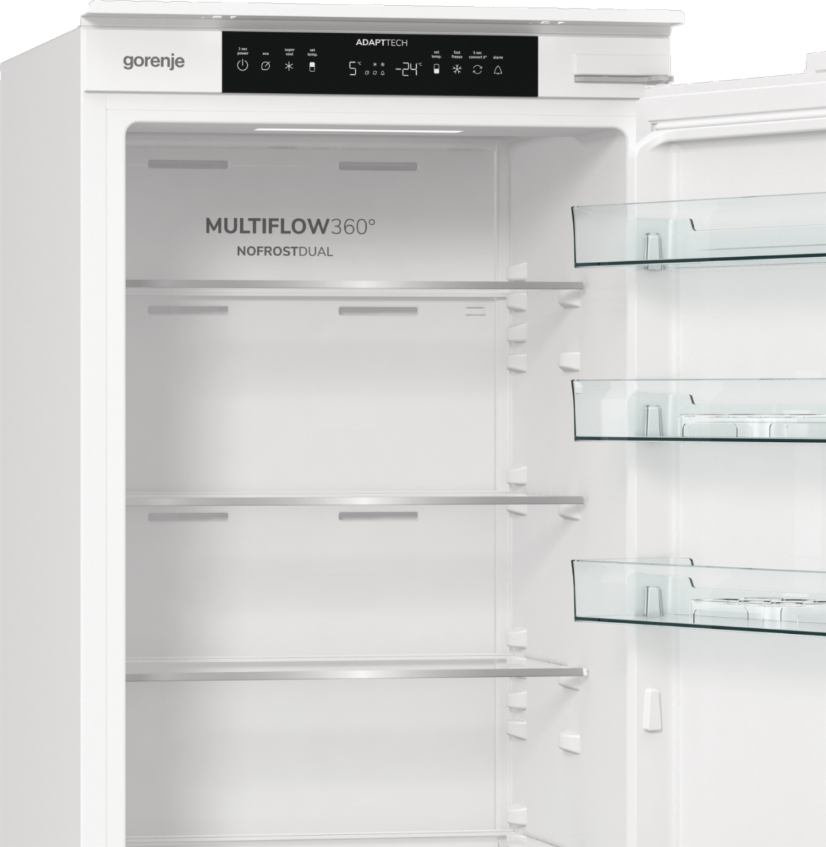 Otwarta biała lodówka z półkami i szklanymi półkami na drzwiach. Panel sterowania u góry wyświetla ustawienia. Nazwa marki Gorenje.
