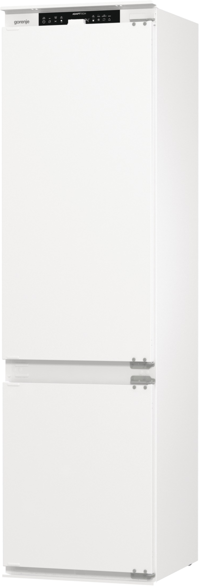 Biała lodówka Gorenje z dwiema drzwiami. Posiada panel sterowania na górze. Drzwi są zamknięte.