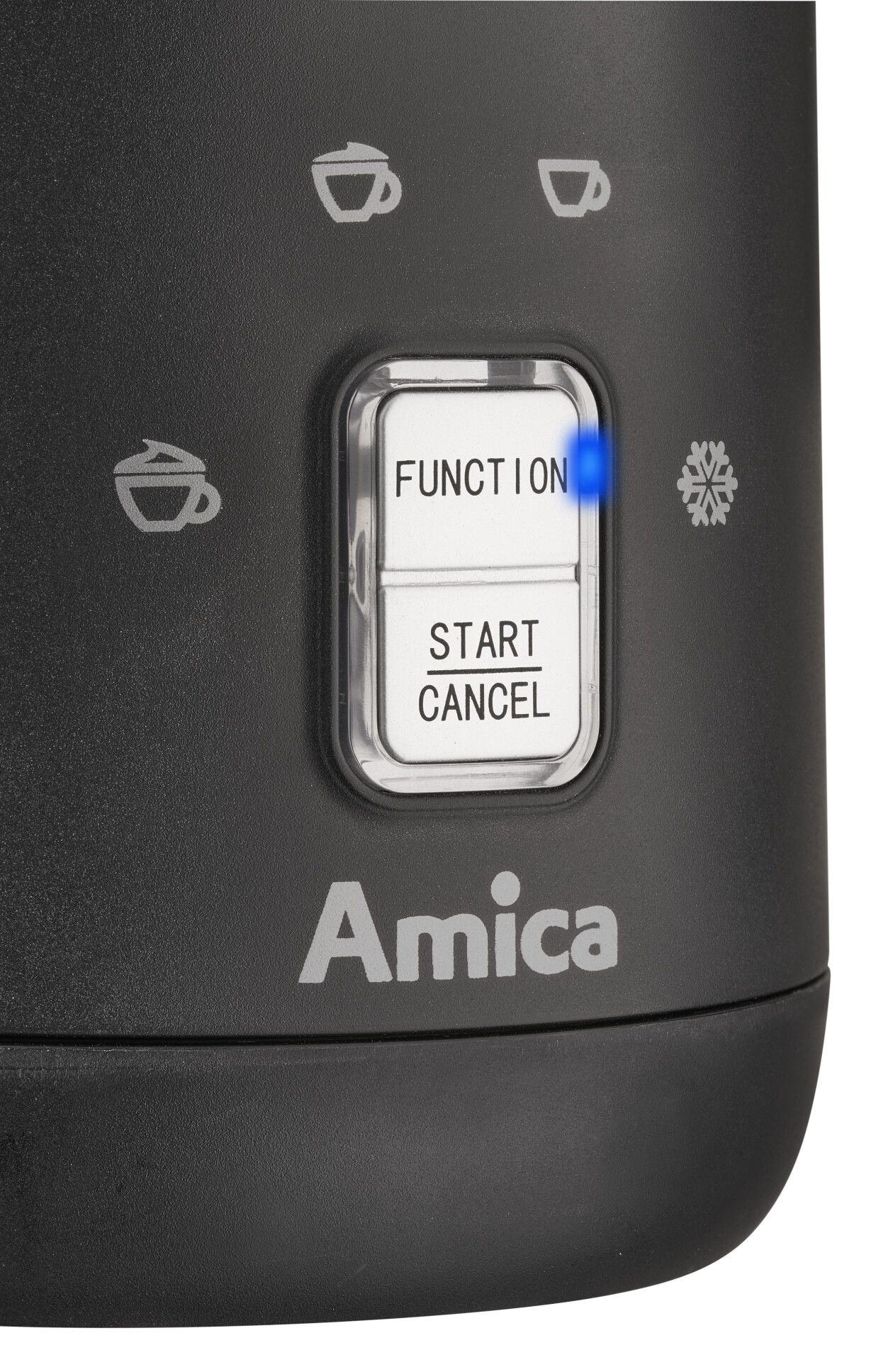 Czarny panel sterowania. Przyciski funkcji, start/anuluj i symbole filiżanek. Widoczna nazwa marki Amica.