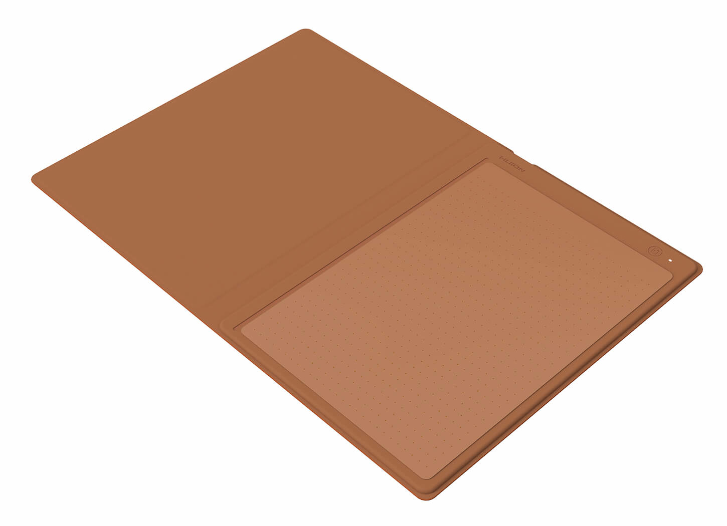Otwarty, brązowy futerał na tablet. Wewnętrzny tablet ma kropki. Prawa strona ma przycisk zasilania. Otwarta pokrywa jest po lewej.