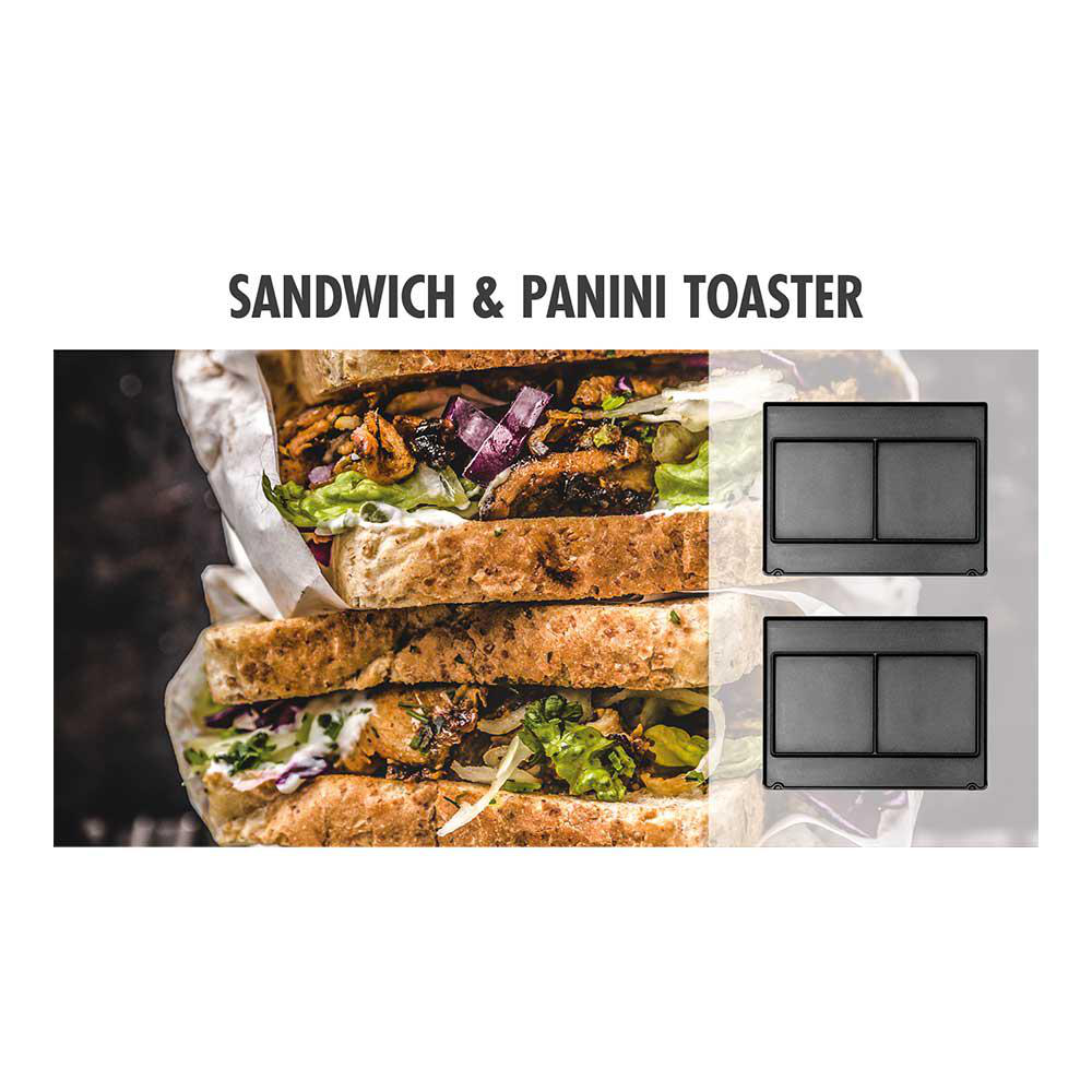 Ein Bild eines Sandwich- und Panini-Toasters. Links sind zwei Sandwiches gestapelt, rechts ein dunkler Toaster.