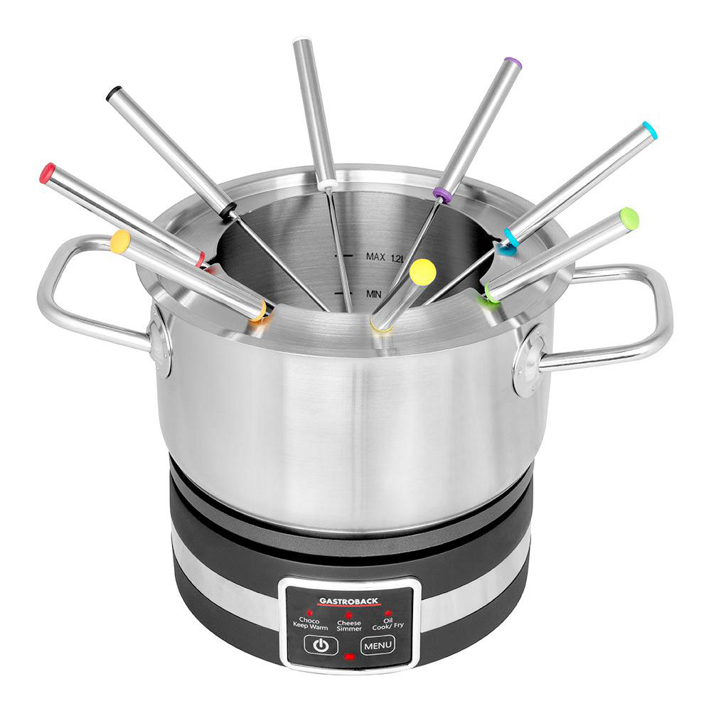 Ein Edelstahl-Fondue-Topf mit bunten Gabeln. Der Sockel hat ein Bedienfeld und ein Logo. Der Topf ist gefüllt und einsatzbereit.