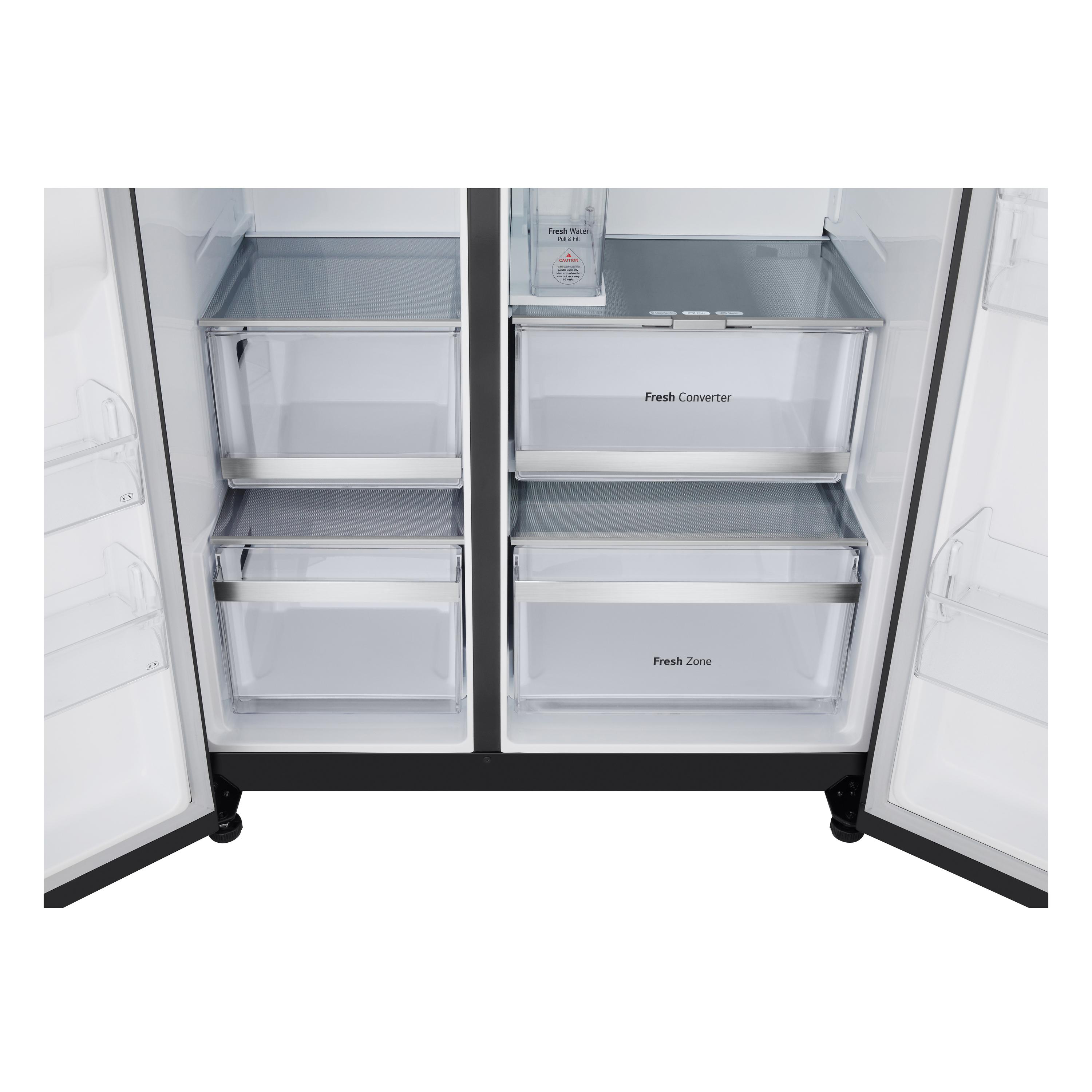 Offener Kühlschrank mit Regalen, Schubladen und Frischwasserspender. Beschriftungen umfassen Fresh Converter und Fresh Zone.