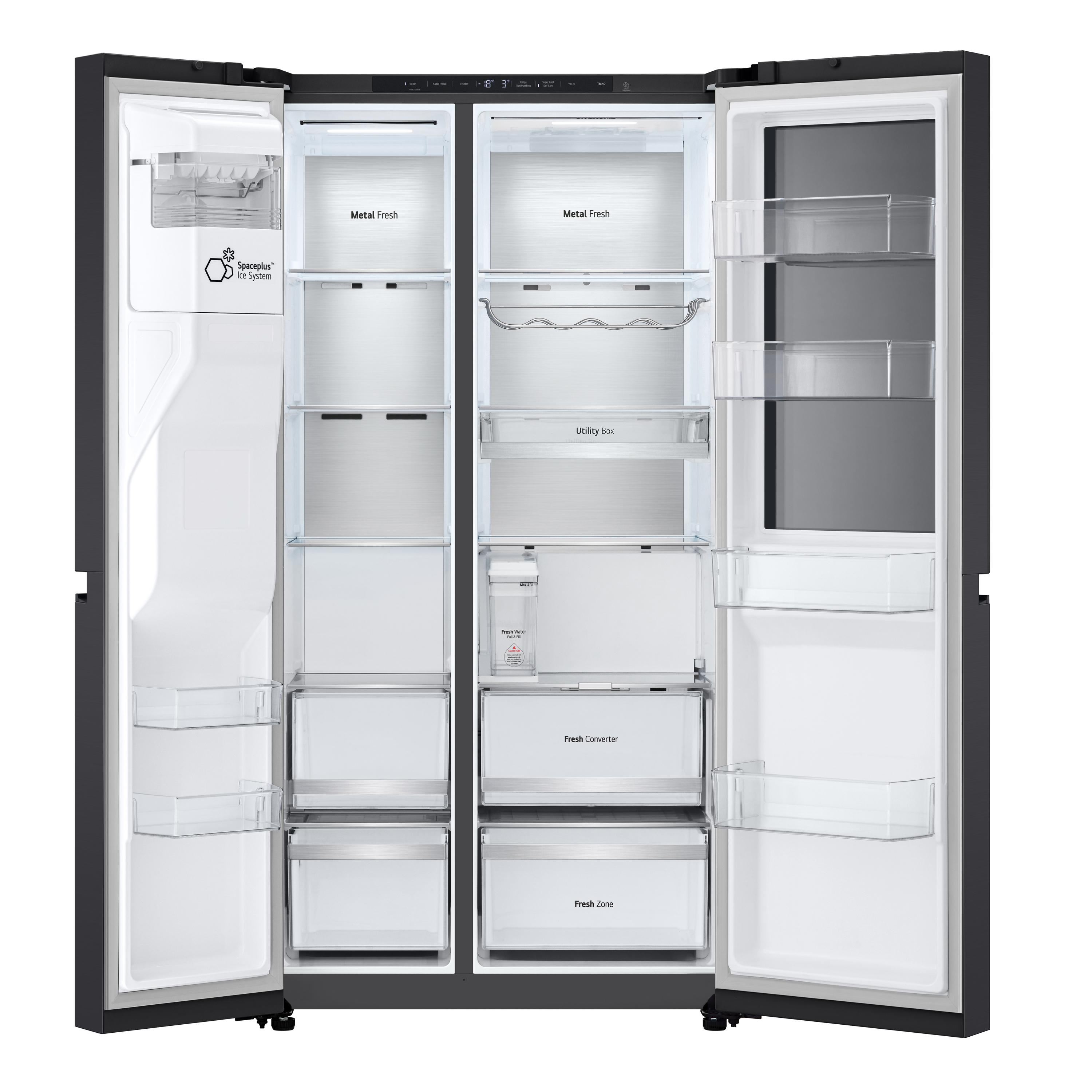 Ein schwarzer LG-Kühlschrank mit geöffneten Türen. Im Inneren befinden sich Regale und Schubladen mit Beschriftungen.