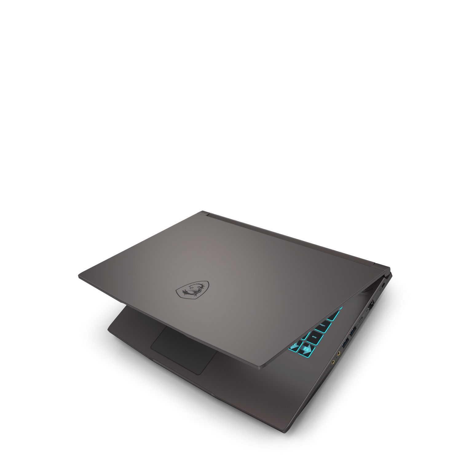 Een grijze laptop is lichtjes open, met het toetsenbord met blauwe achtergrondverlichting. Het MSI-logo is zichtbaar.
