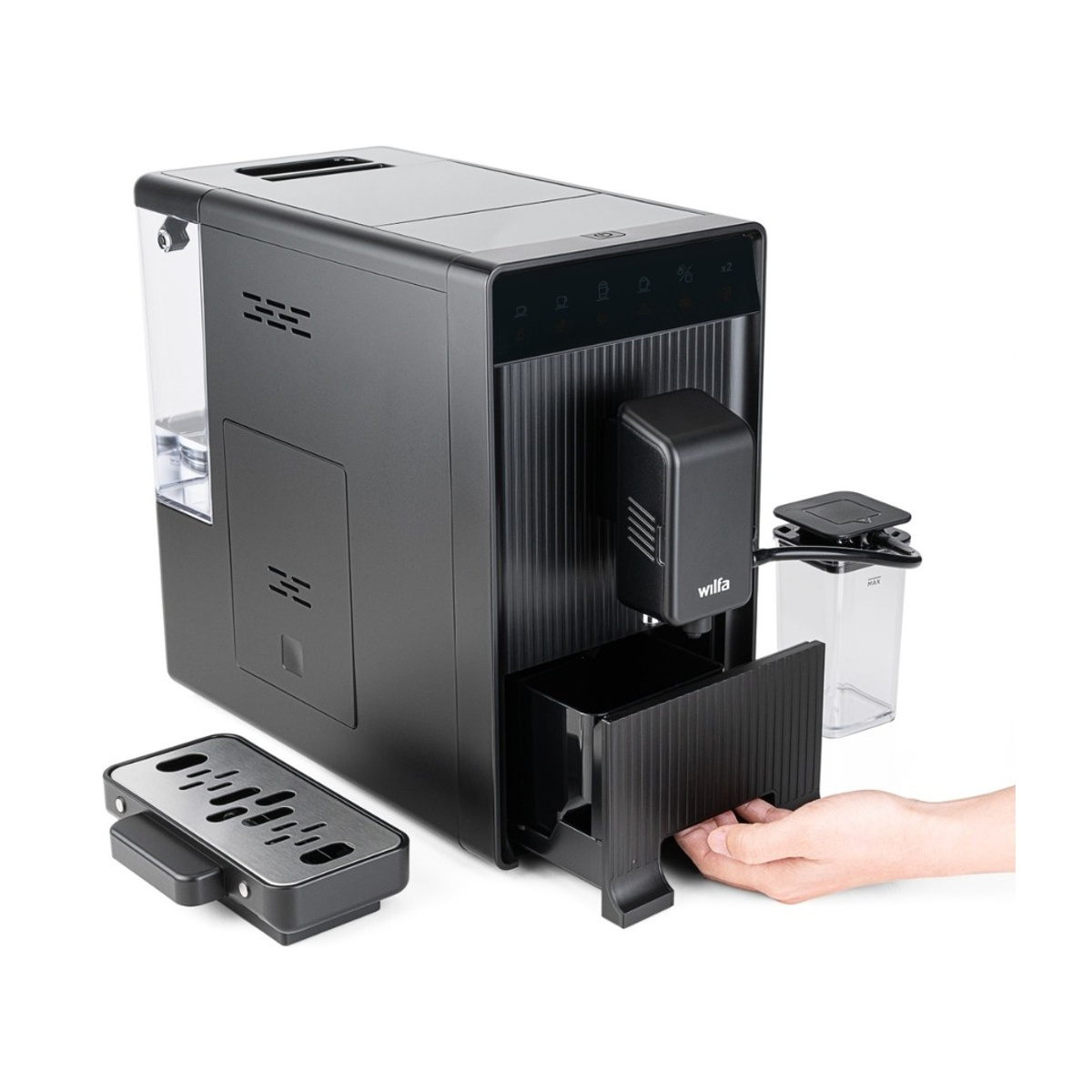 Macchina da caffè nera con parti rimovibili, un vassoio e una mano che apre uno scomparto. La macchina è su sfondo bianco.