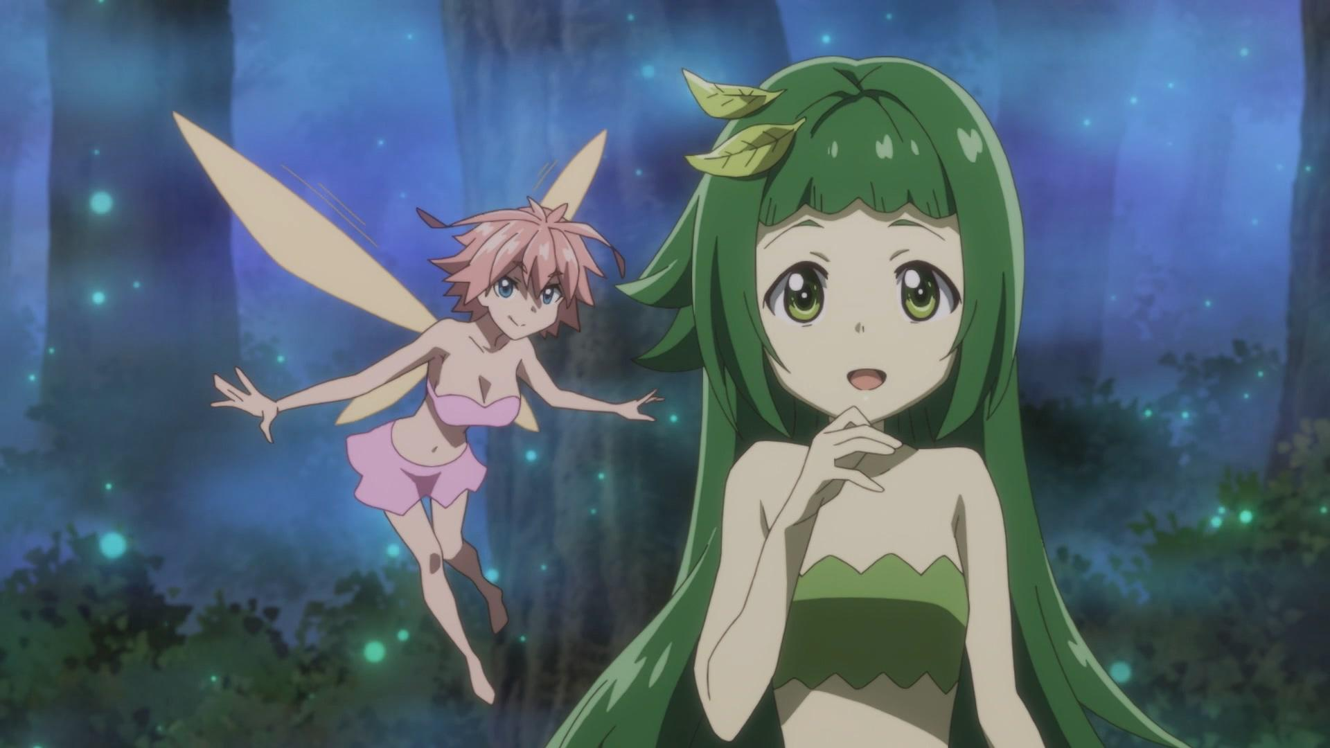 Zwei Anime-Mädchen: eins mit rosa Haaren und Flügeln, das andere mit grünen Haaren und Blättern, in einer Waldkulisse mit leuchtenden Lichtern.