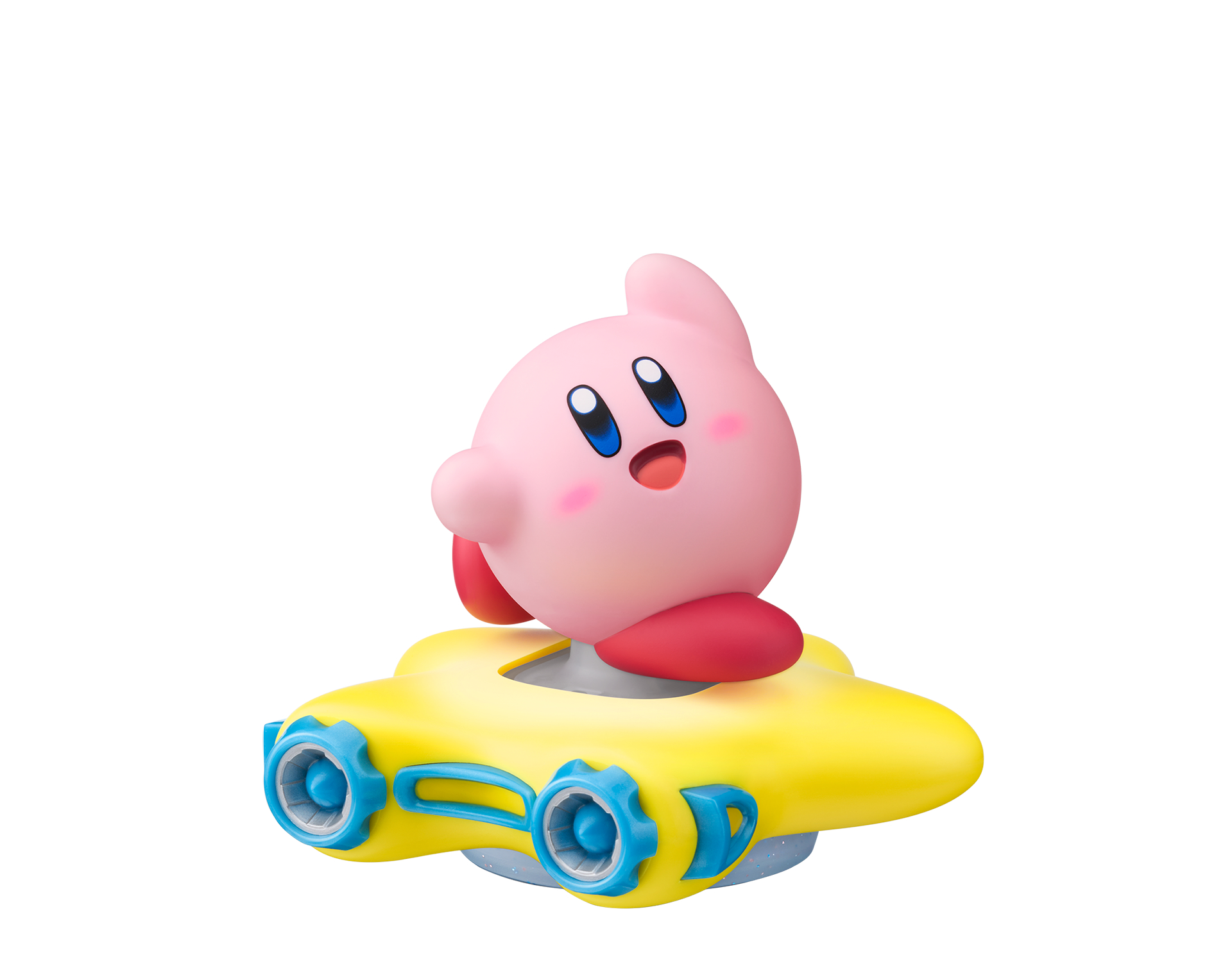 Eine rosa Kirby-Figur in einem gelben Fahrzeug mit blauen Akzenten, vor weißem Hintergrund. Kirby lächelt.