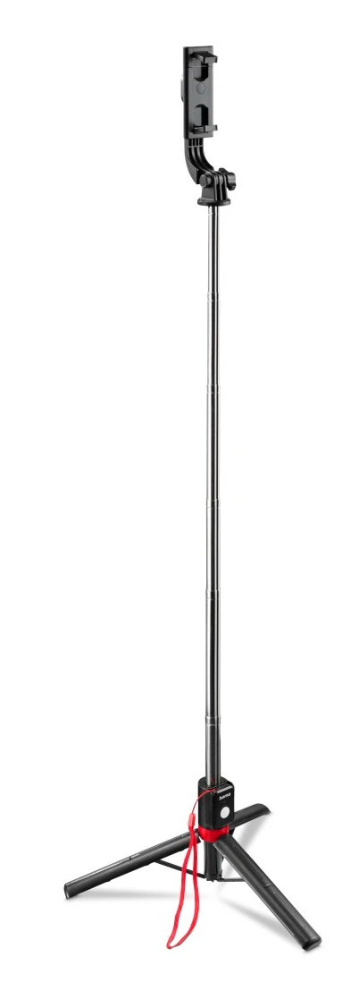 Czarny statyw z uchwytem na telefon. Ma czerwony pasek na nadgarstek. Tło jest białe.