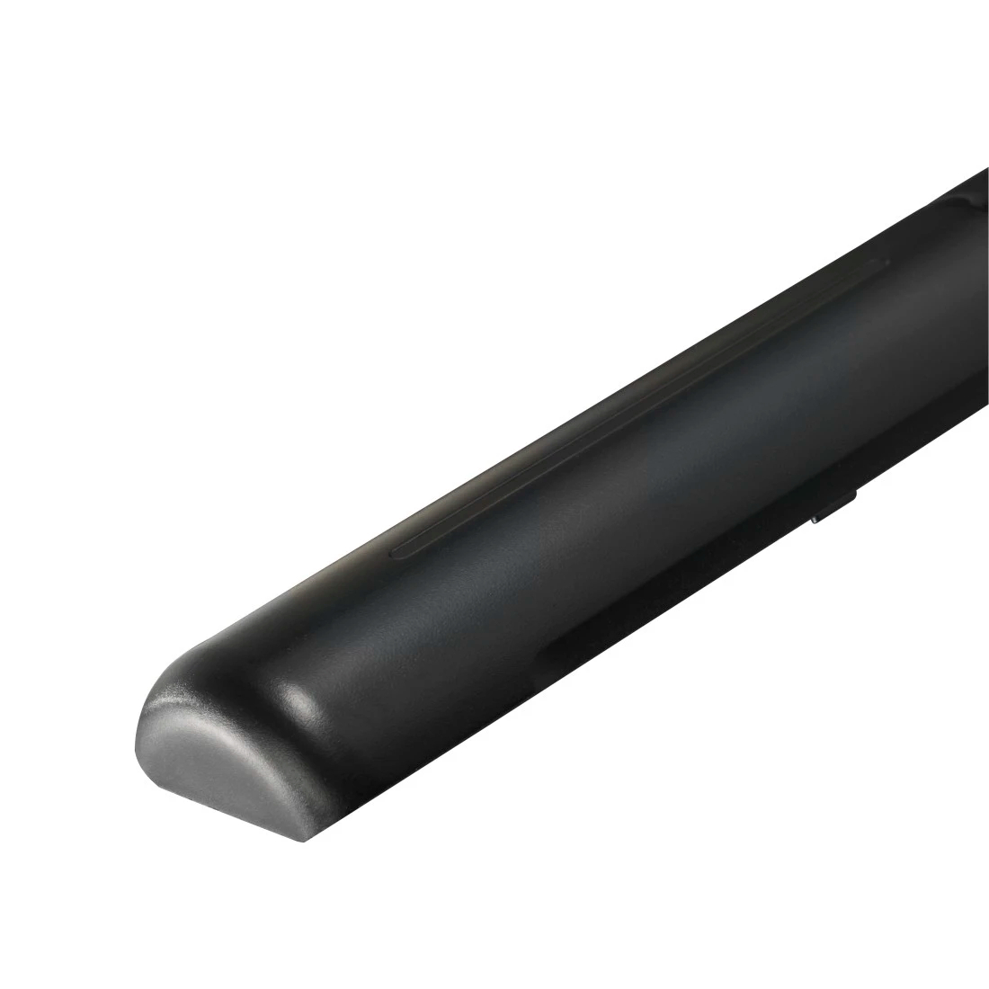 Zbliżenie czarnego pręta z zaokrąglonymi krawędziami. Pręt ma zakrzywiony koniec i rowek wzdłuż górnej części. Tło jest białe.