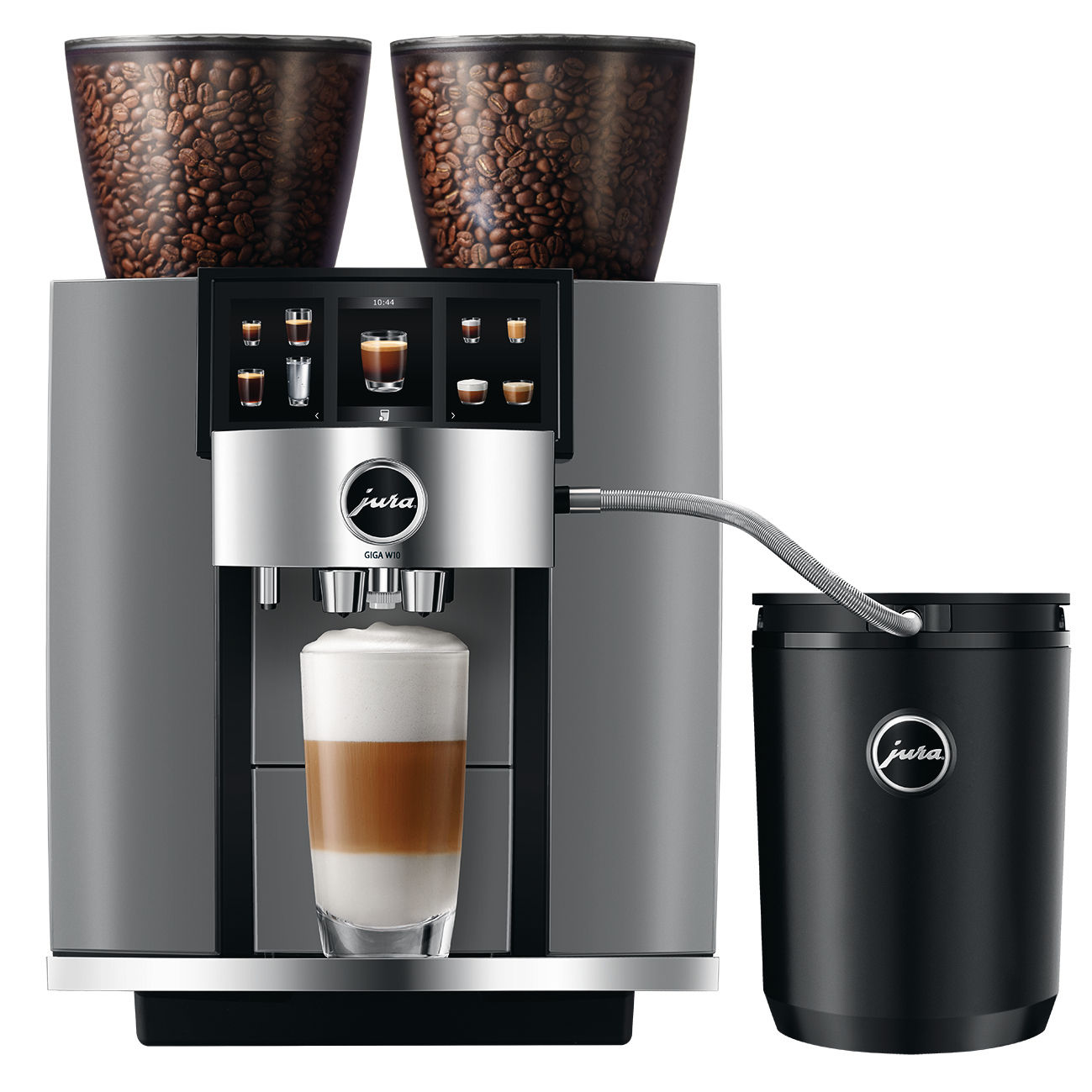 Eine silberne Jura-Kaffeemaschine mit zwei Bohnenbehältern, einem Touchscreen und einem Glas geschichteten Kaffees. Schwarzer Behälter rechts.