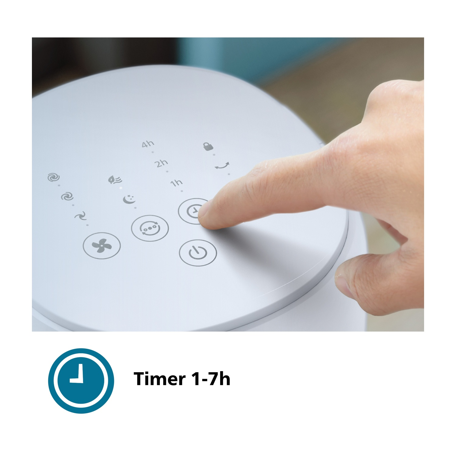 Una mano preme il pulsante del timer su un dispositivo bianco. Sono visibili pulsanti con simboli. L'intervallo del timer è 1-7 ore.