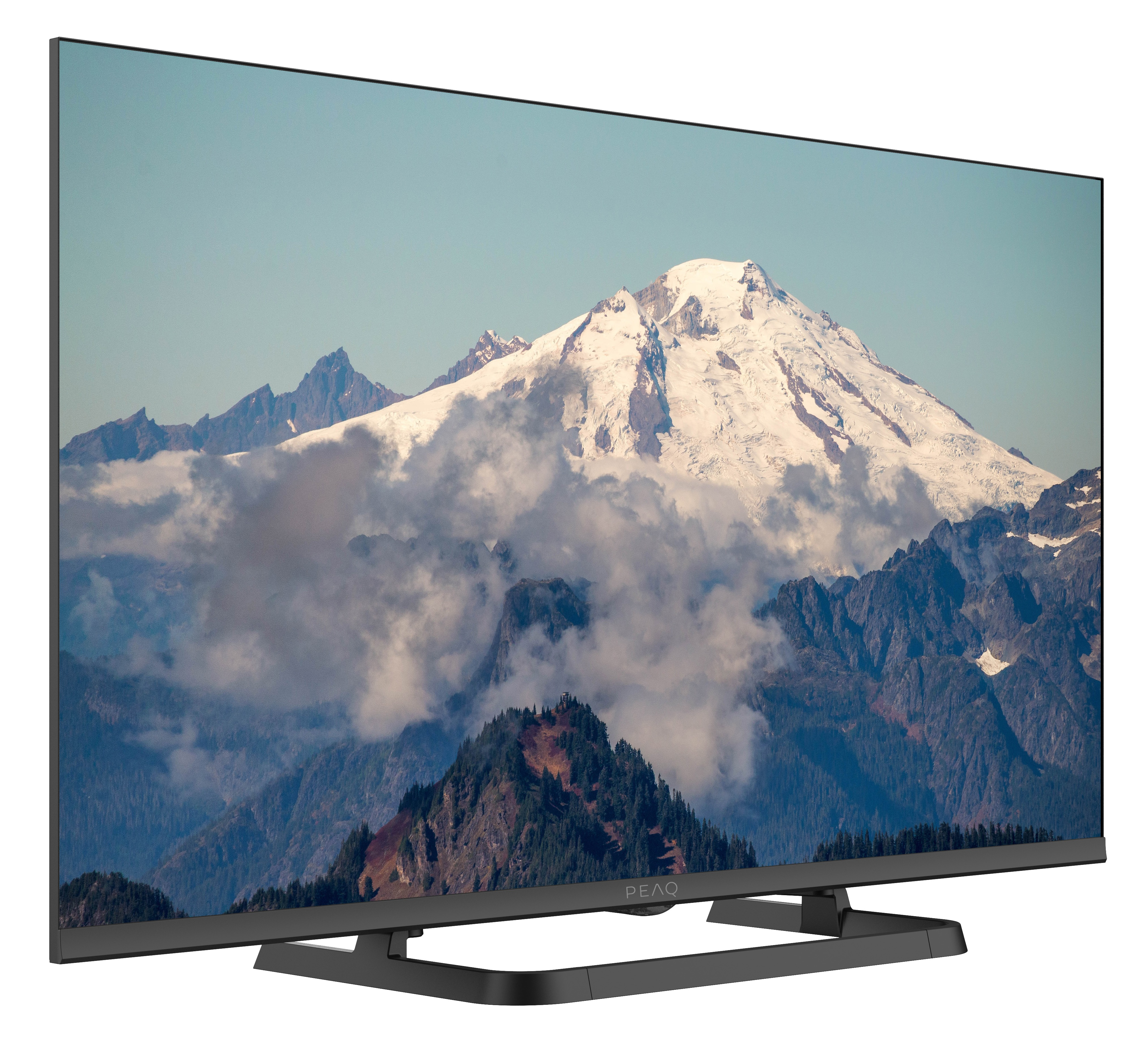 Telewizor wyświetla krajobraz górski ze śniegiem i chmurami. Telewizor jest czarny z czarną podstawą. Marka PEAQ.
