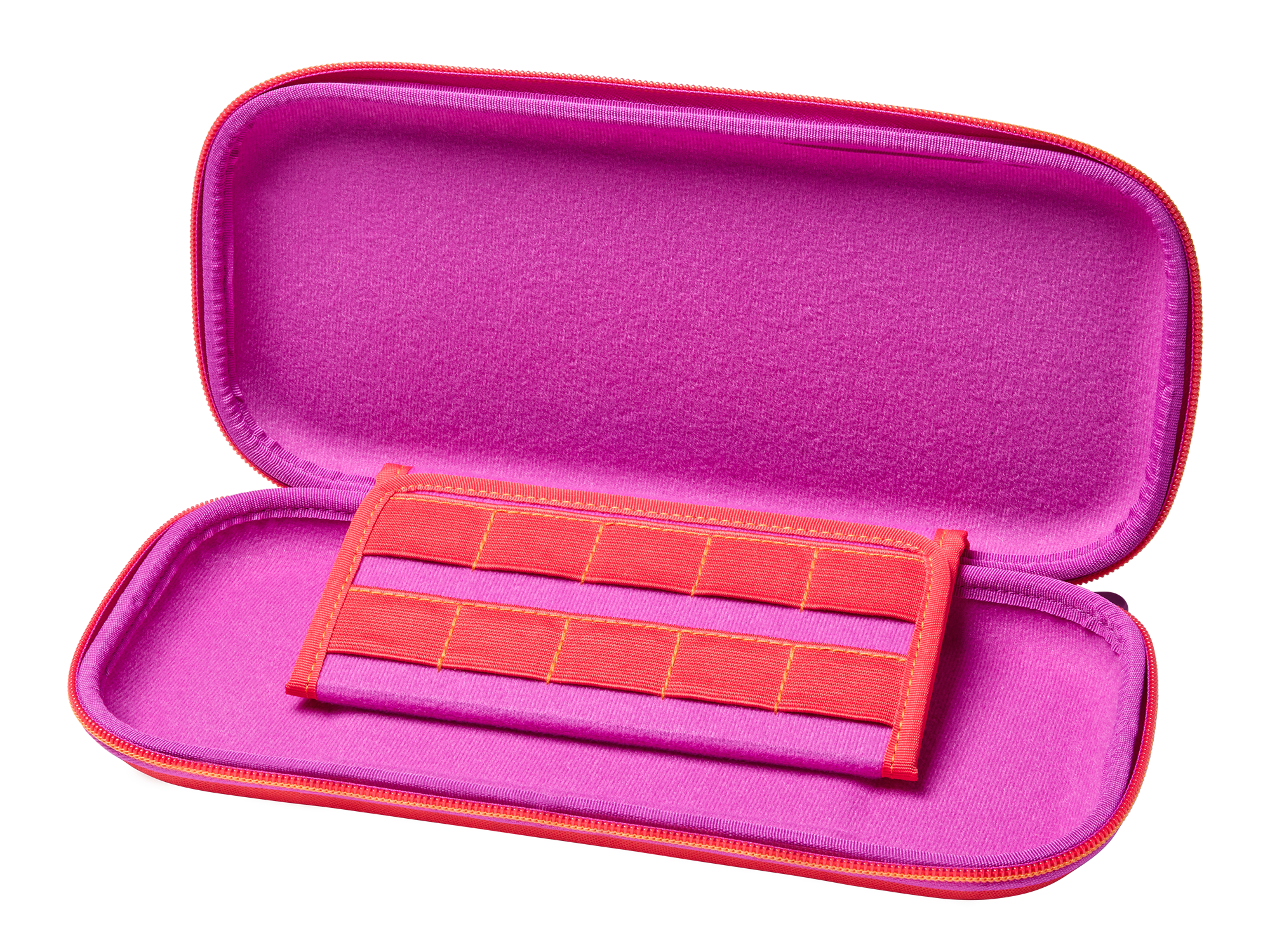 Offenes pinkfarbenes Federmäppchen mit roten Akzenten. Innen liegt ein roter Riemen mit mehreren Schlitzen auf einer pinkfarbenen Oberfläche.