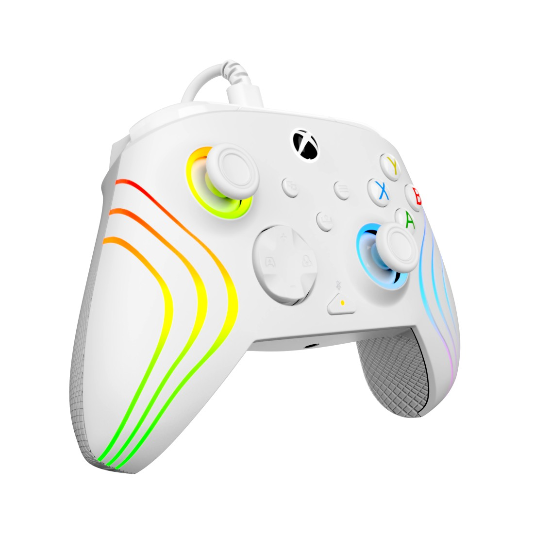 Ein weißer Xbox-Controller mit Regenbogenakzenten und Kabelanschluss. Knöpfe und Joysticks sind sichtbar. Der Hintergrund ist weiß.