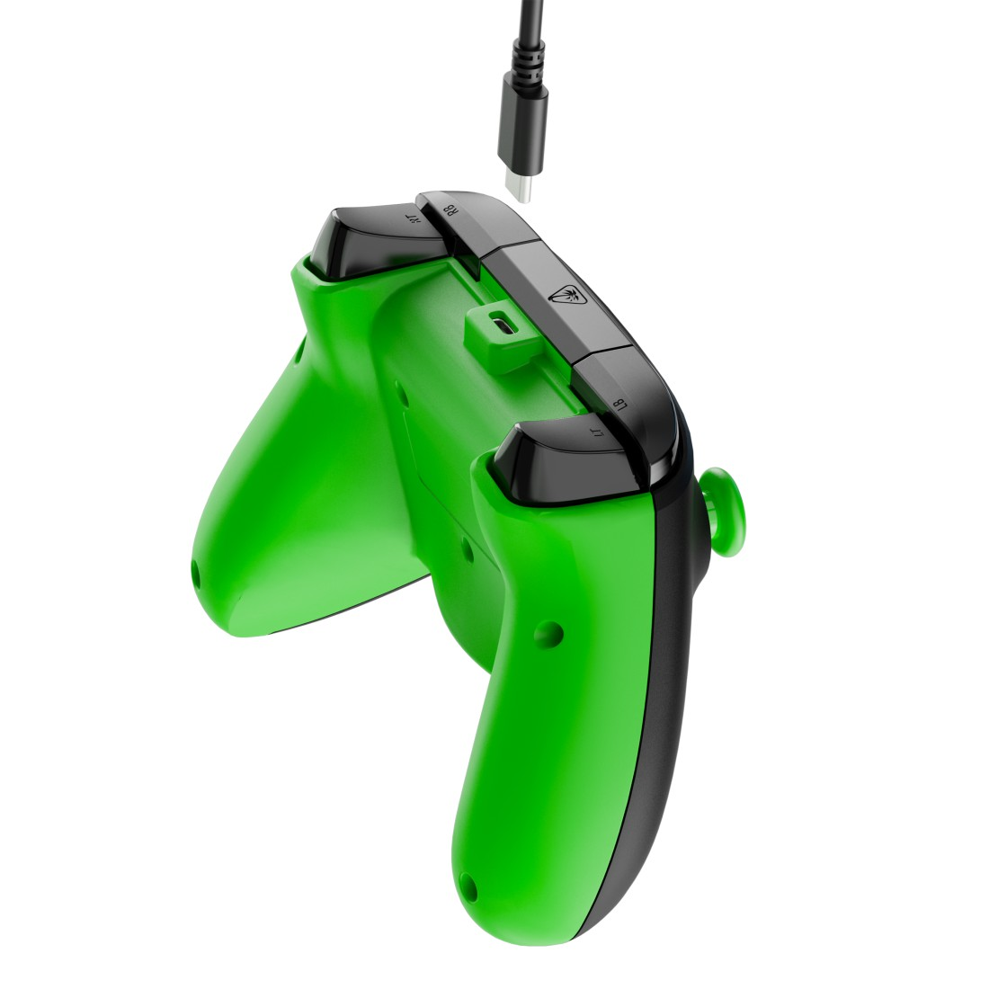 Grüner und schwarzer Gamecontroller mit USB-C-Kabel. Der Controller ist abgewinkelt und zeigt Knöpfe und den Griff. Weißer Hintergrund.