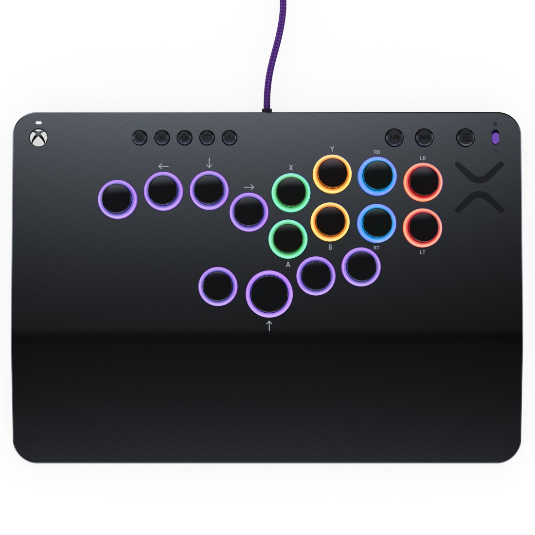 Schwarzer Gamecontroller mit farbigen Tasten. Lila Kabel oben. Xbox-Logo in der Ecke.
