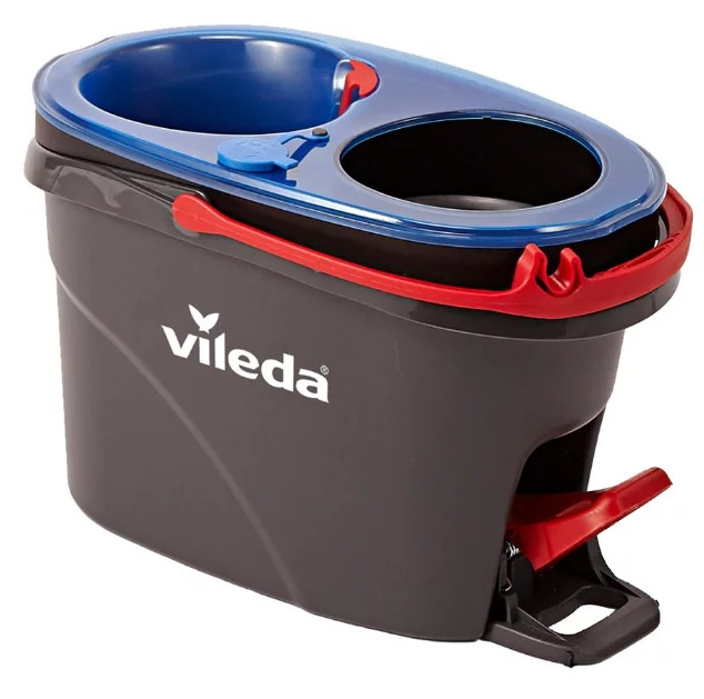 Szary wiadro do mopa Vileda z niebieską i czerwoną pokrywą. Posiada pedał nożny i dwie komory do czyszczenia.