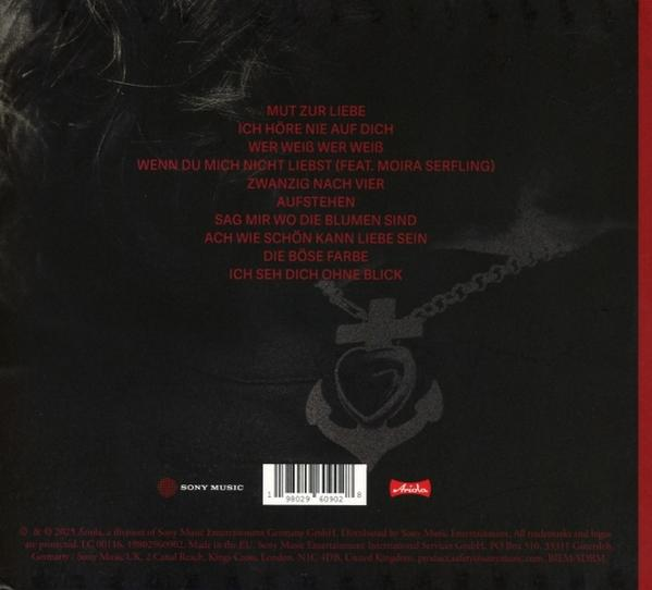 Albumcover mit Songtiteln in Weiß auf dunklem Hintergrund. Eine Halskette mit Anker und Herz. Sony Music Logo.