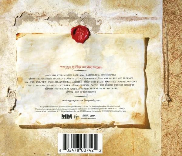 Gealtertes Papier mit Text, einem roten Wachssiegel und einem Barcode. Der Text listet Songtitel und Credits auf.