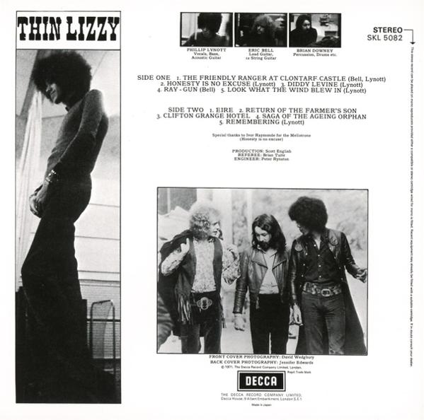 Albumcover für Thin Lizzy. Enthält Bandmitglieder, Titelliste und Plattenlabel. Schwarz-Weiß-Bild der Band.