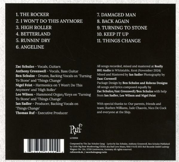 Das Albumcover listet Songtitel, Credits und Kontaktinformationen auf schwarzem Hintergrund auf. Die Band ist The Zac Schulze Gang.
