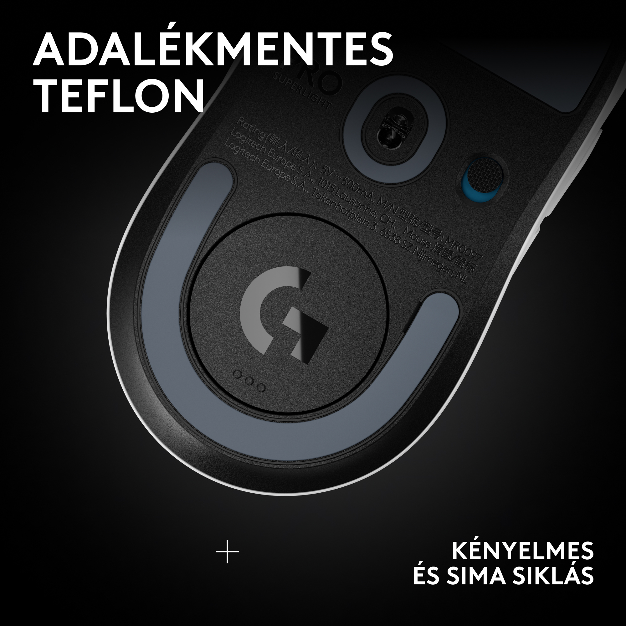 Közeli kép egy fekete Logitech egér aljáról. Az egéren szürke gyűrű, logó és az 'ADALÉKMENTES TEFLON' felirat látható.