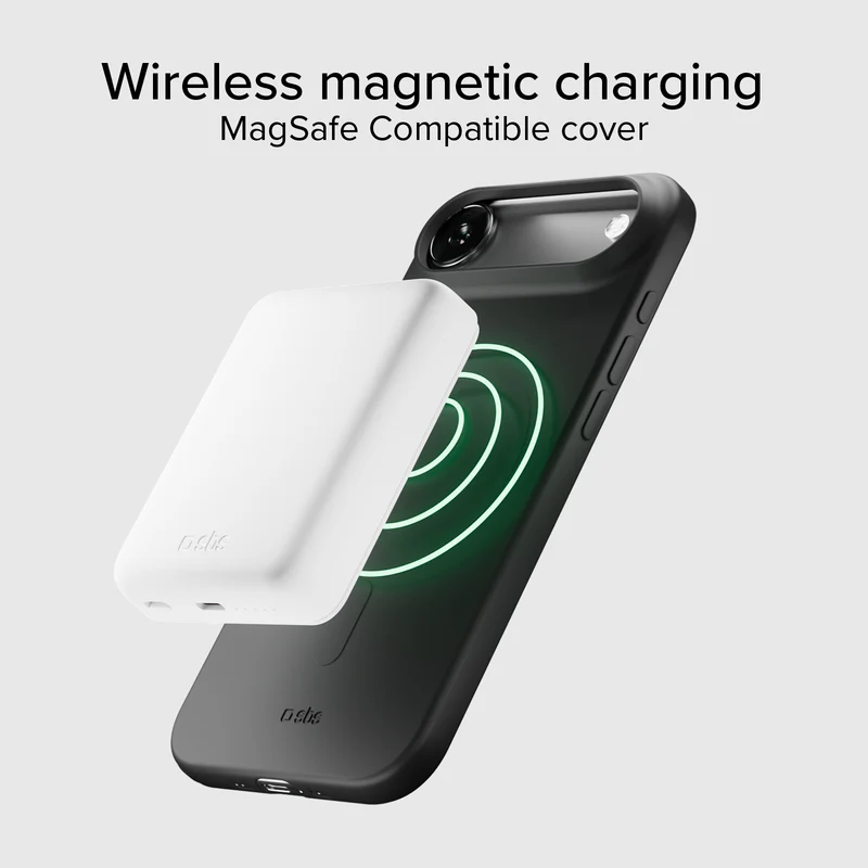 Eine weiße Powerbank ist magnetisch an einer schwarzen Handyhülle befestigt. Grüne drahtlose Ladeanzeige auf dem Telefon.