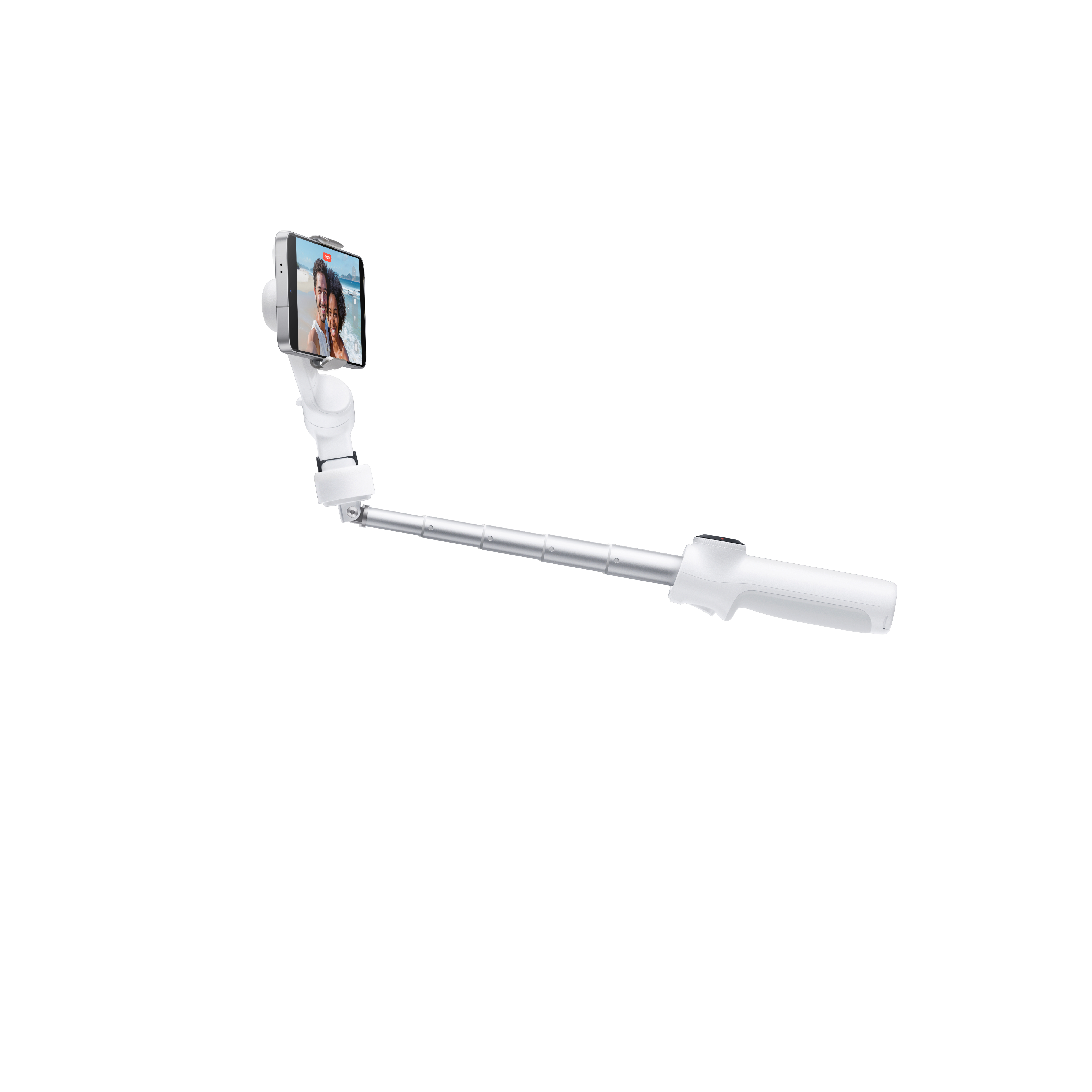 Ein weißer Selfie-Stick hält ein Smartphone, das ein Paar am Strand zeigt. Der Hintergrund ist weiß.