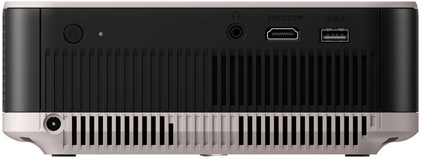 Gros plan du panneau arrière d'un projecteur, montrant le bouton d'alimentation, les ports (HDMI, USB) et la ventilation. Couleurs : noir, gris et beige.