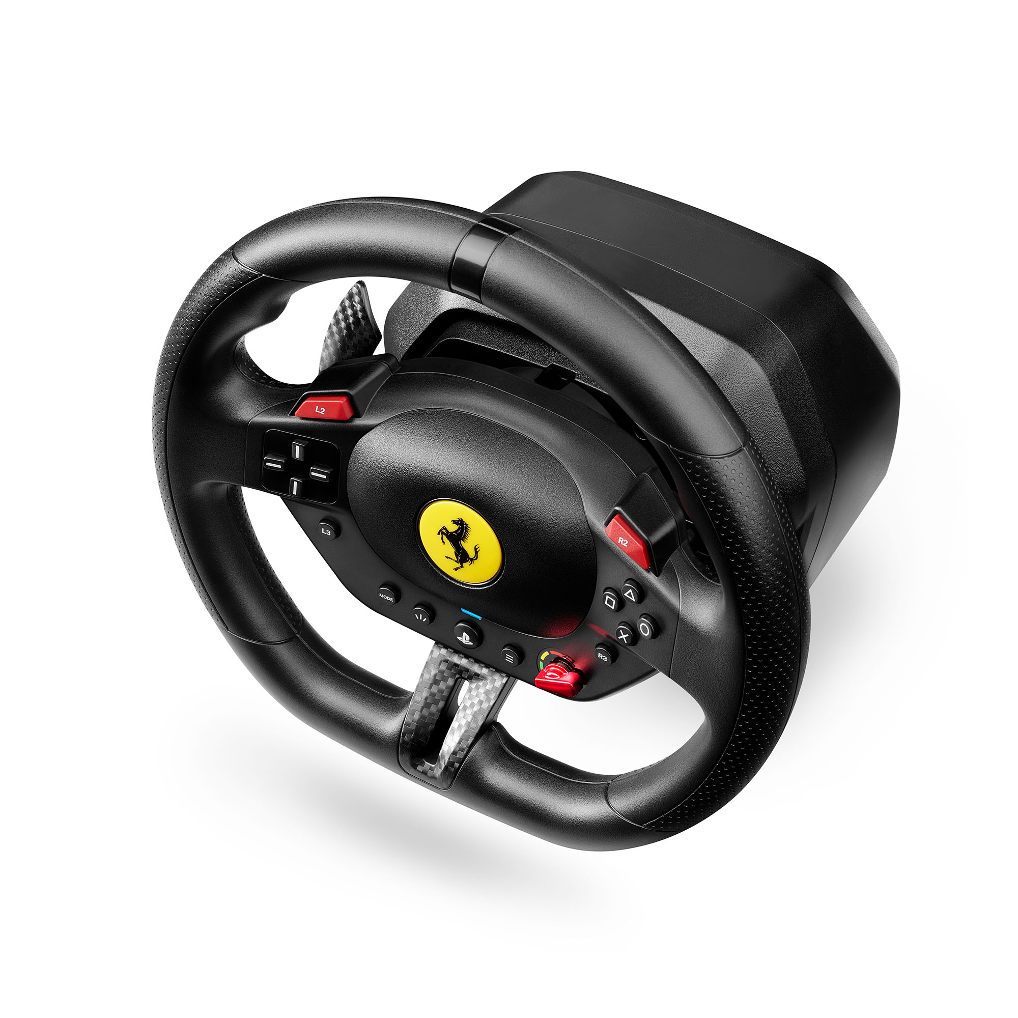 Ein schwarzes Ferrari-Rennlenkrad mit roten Knöpfen. Das Ferrari-Logo befindet sich in der Mitte. Kohlefaser-Akzente sind sichtbar.