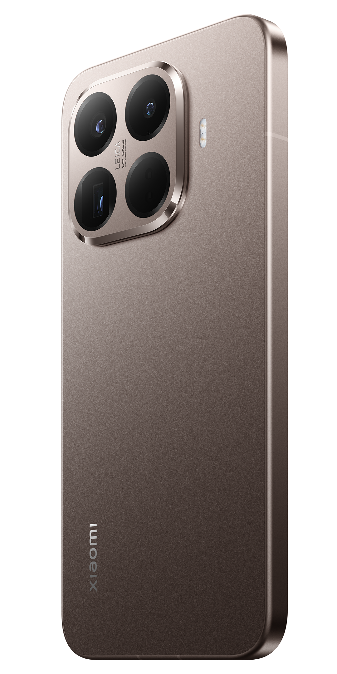 Egy barna okostelefon, hátulról. Négy kamerája és a Xiaomi logója látható.