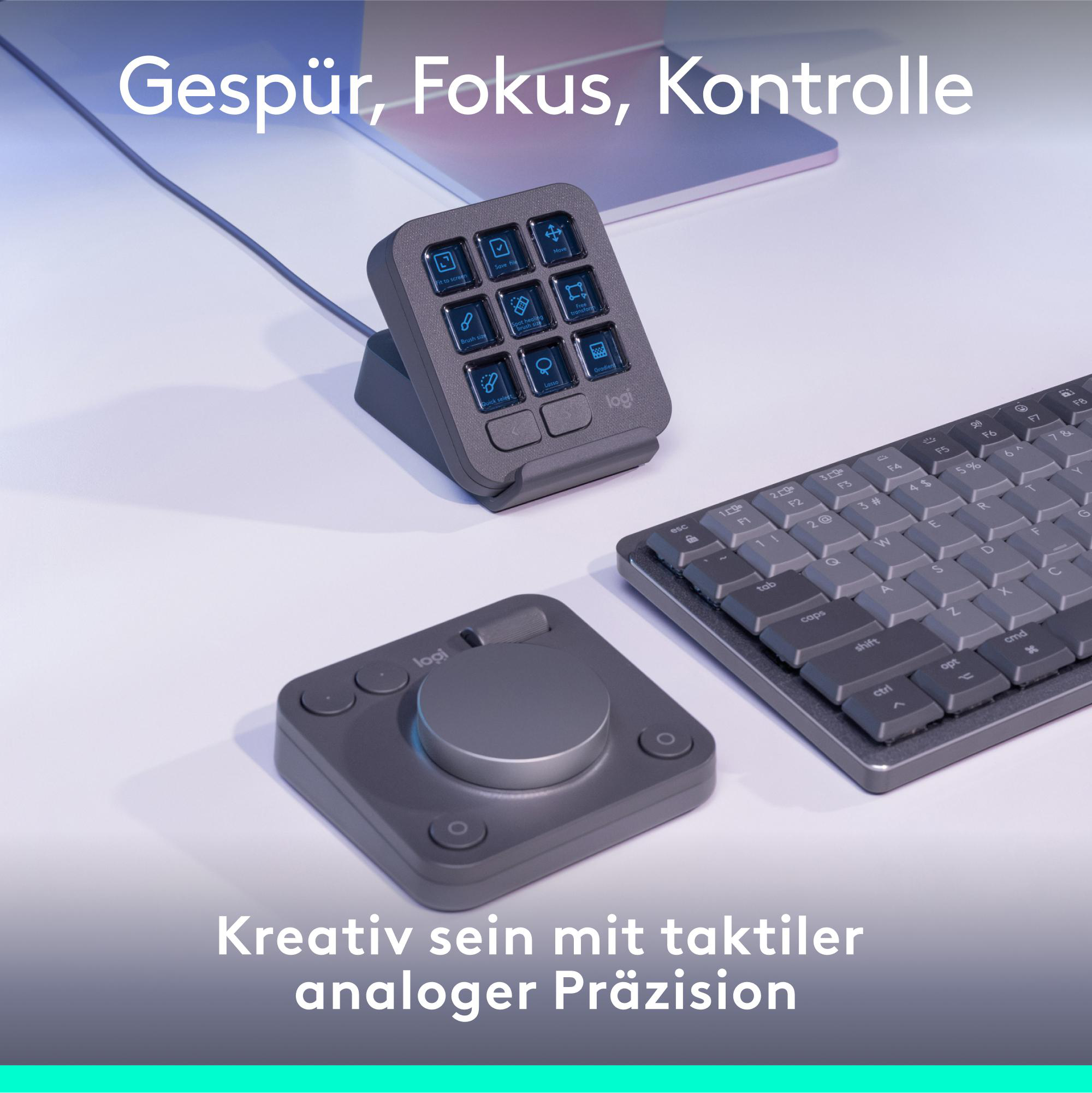 Eine graue Tastatur, ein Zifferblatt und ein Bedienfeld. Der Text lautet 'Gespür, Fokus, Kontrolle' und 'Kreativ sein mit taktiler analoger Präzision'.