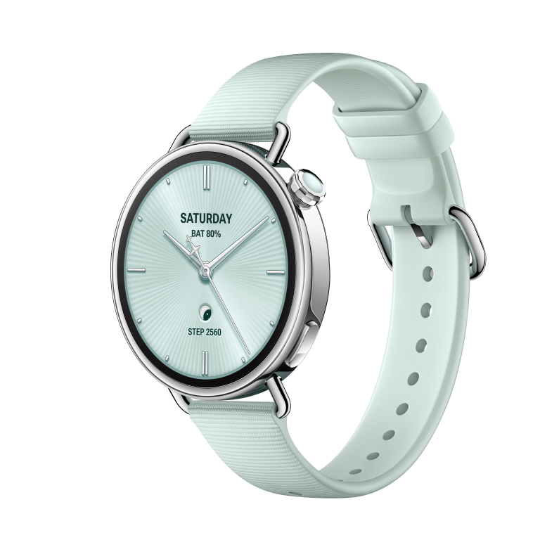Miętowy smartwatch ze srebrną kopertą i paskiem, wyświetlający sobotę, 80% baterii i 2560 kroków. Tło jest czarne.