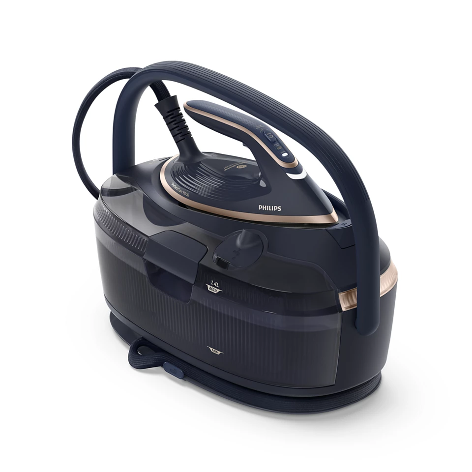 Egy sötétkék Philips PerfectCare 9000 vasaló. Arany díszítéssel, nagy fogantyúval és víztartállyal rendelkezik. A vasaló fehér háttéren van.