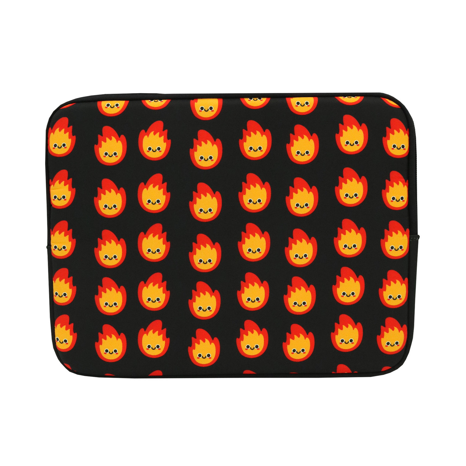 Una funda negra para portátil con un patrón de llamas de dibujos animados. Cada llama tiene una cara sonriente, colores rojo y amarillo.